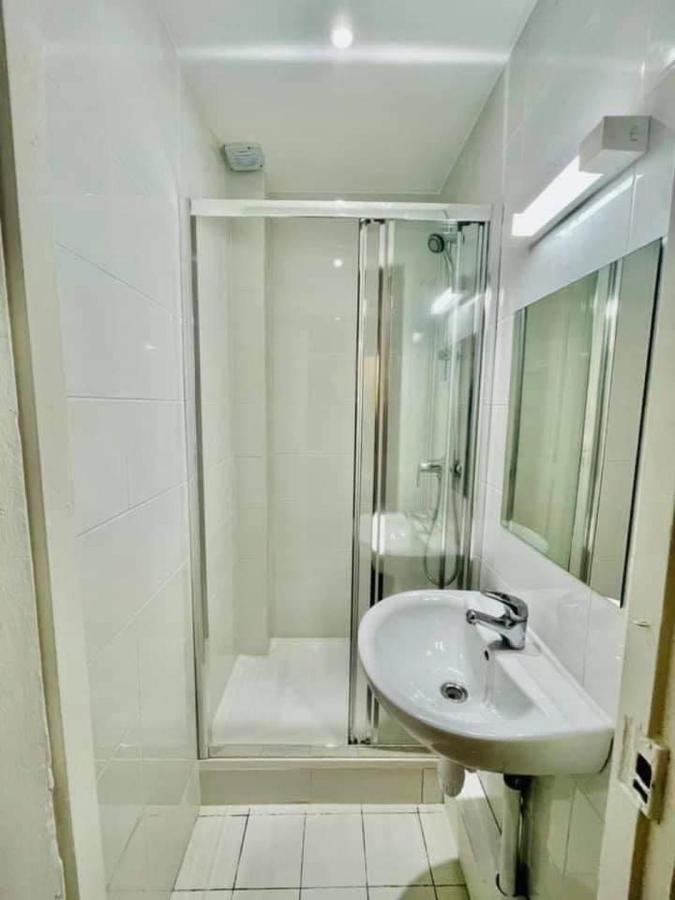 Room Private Next To Train B 100Meter, Easy Go To Centre Ville, Not Whole Appartement Cachan Exteriör bild
